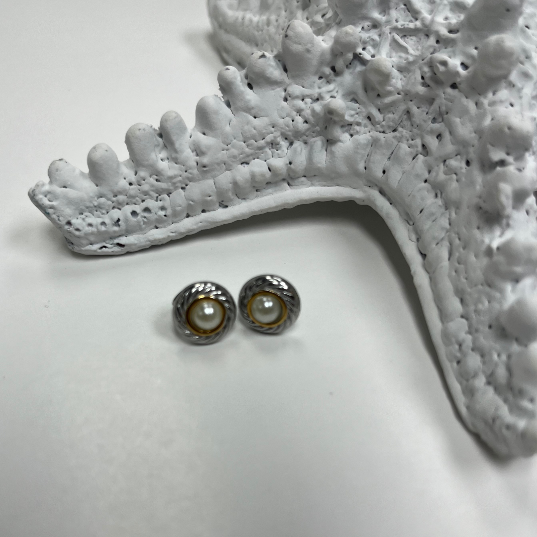 Mini Perla Studs